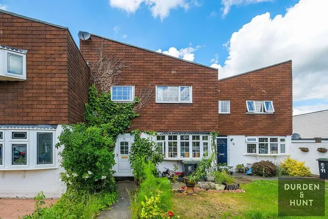 Shillibeer Walk, Chigwell, IG7, photo 1