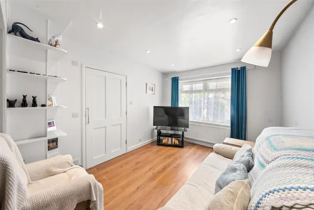 Diamond Road, Ruislip, photo 3