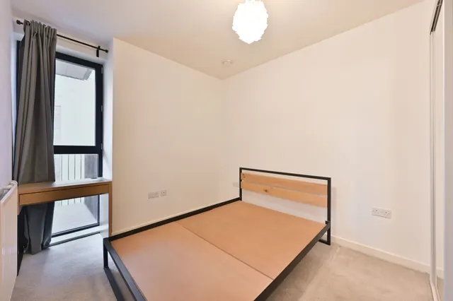 Photo 3 — Flat 93, 581 North End Road