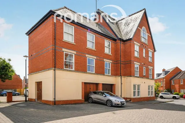 Luna Close, Swindon, SN25, photo 1
