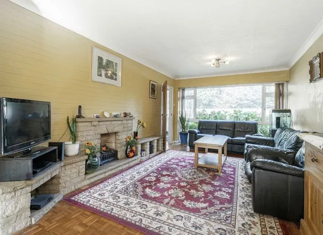 The Ridings, Sunbury-on-thames, TW16, photo 2