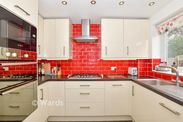 Cobbs Close, Paddock Wood, TN12, photo 2