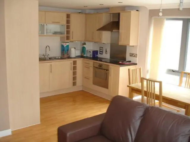 Quayside Drive, Colchester, Essex, CO2 8GT, photo 1