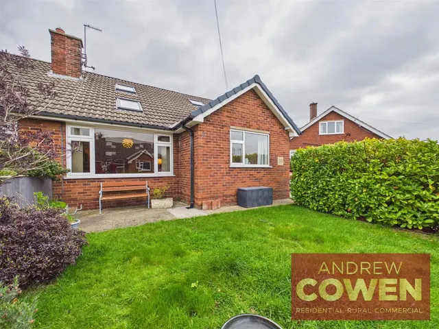 Burniston Gardens, Scarborough YO13 0HW, photo 1