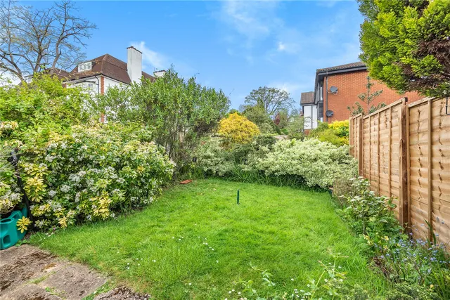 Photo 2 — Woodville Road, Barnet, EN5 5NJ