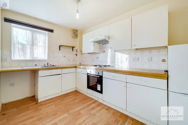 Photo 3 — Flat 2 Stuart House 24 Scotland Green Road, Enfield, Greater London, EN3 4RU