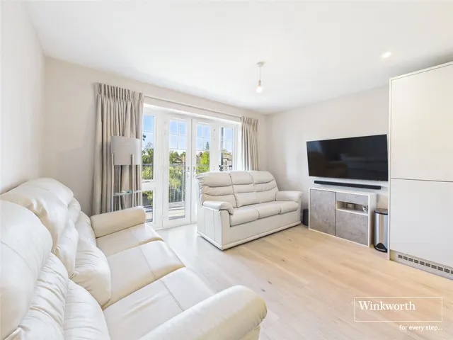 High Street, Edgware, HA8, photo 1