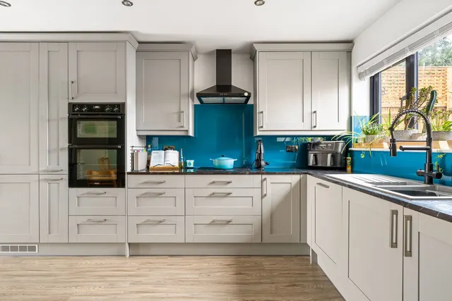 Pemberley Chase, West Ewell, KT19, photo 1