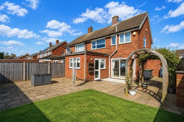 Photo 2 — Dore Avenue, North Hykeham, Lincoln