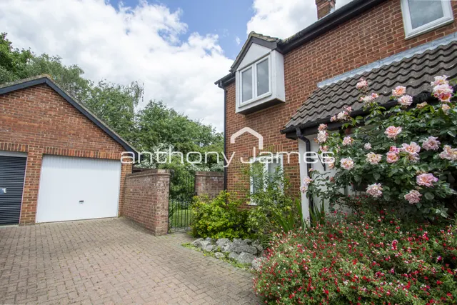 Photo 2 — Peters Close, Welling