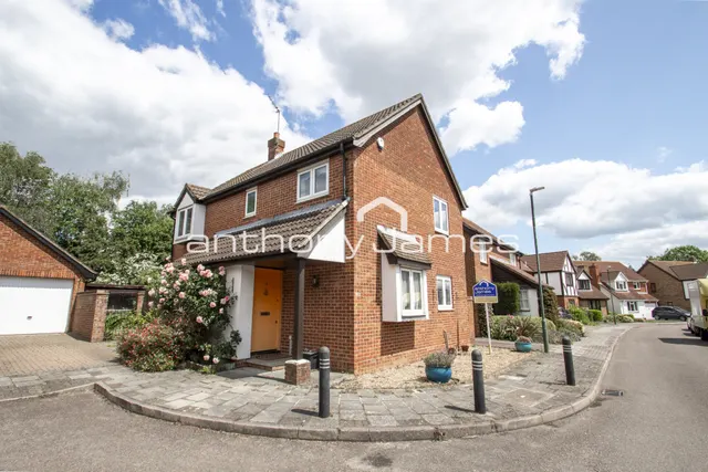 Photo 3 — Peters Close, Welling