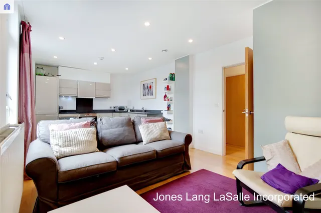 Salton Square, London, E14, photo 1