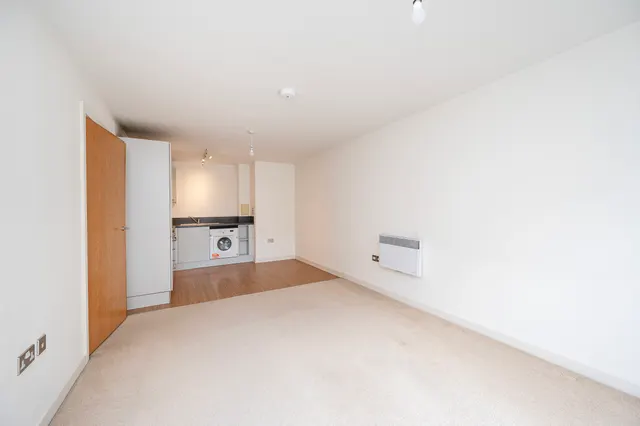 Photo 3 — 36 Johnston Court, 77 Oliver Road, London