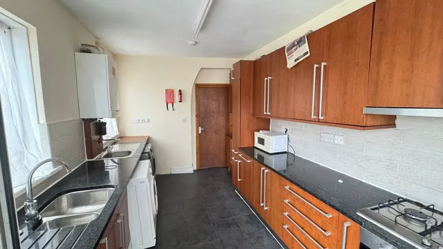 Photo 2 — Hewett Road, London, RM8