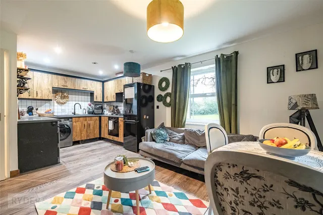 Bishopdale Court, Halifax, HX1, photo 3