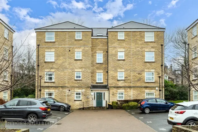Bishopdale Court, Halifax, HX1, photo 1
