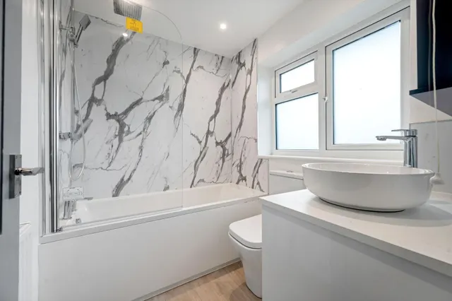Willow Crescent, Oakham, LE15, photo 2