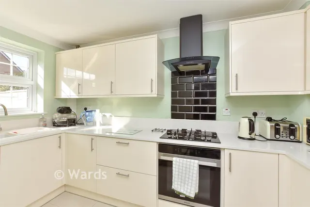 Yeates Drive, Kemsley, ME10, photo 2