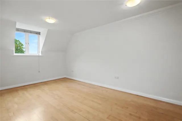 Heathside Crescent, Woking, GU22, photo 3