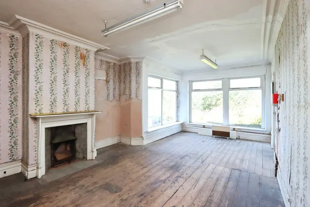 Photo 2 — Dalewood Drive, Sheffield, South Yorkshire, S8