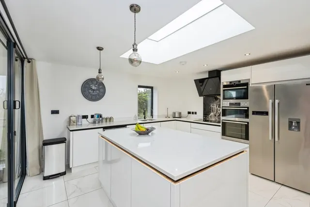 Bracklesham Road, Hayling Island, PO11, photo 3