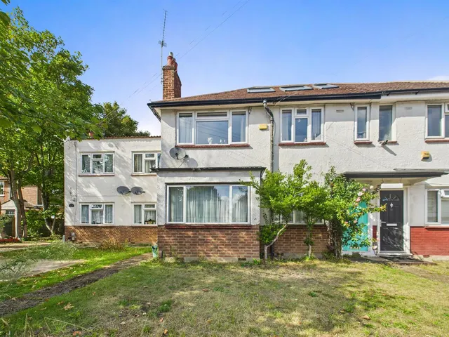 Elmtree Court, Elm Avenue, Ruislip, Middlesex, HA4 8PA, photo 1