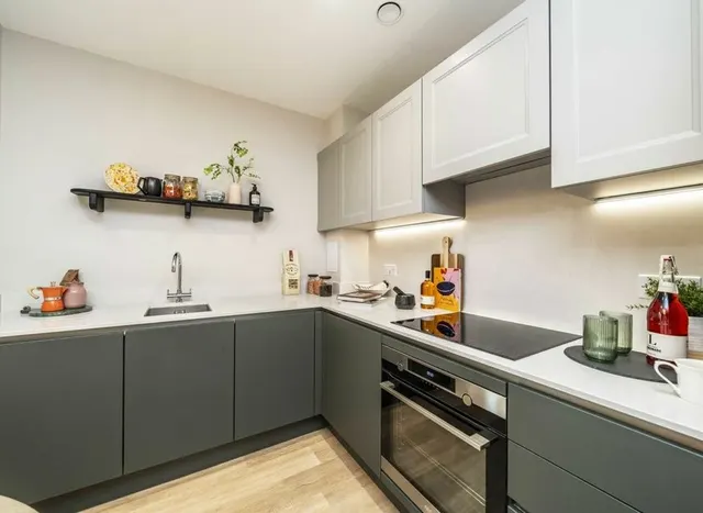 Photo 3 — Lapidge Drive, Tooting, SW17
