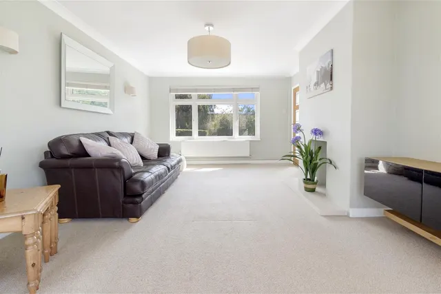 Photo 3 — Eastergate Close, Goring-By-Sea, Worthing