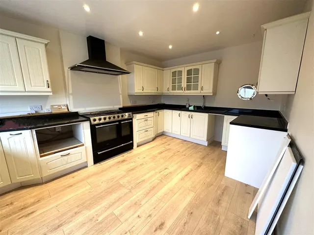 Elizabeth Avenue, Brixham, photo 2