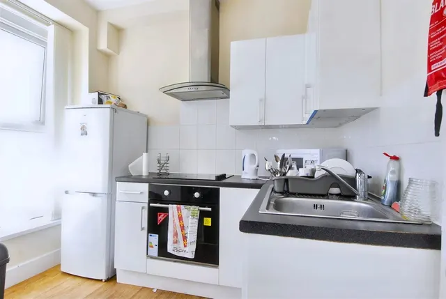 Seaton Avenue, Flat, photo 2