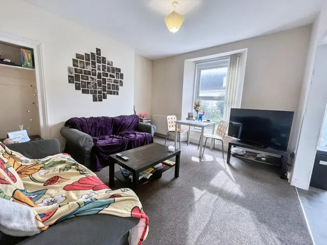 Seaton Avenue, Flat, photo 1
