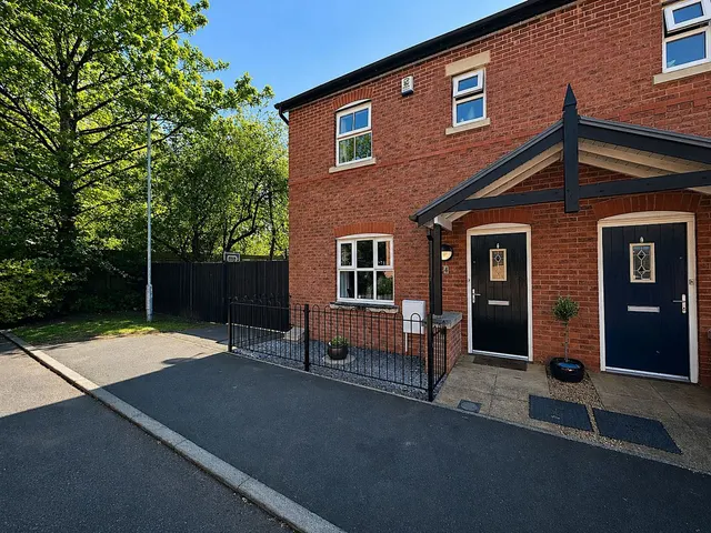 Gartmore Close, Manchester, photo 1