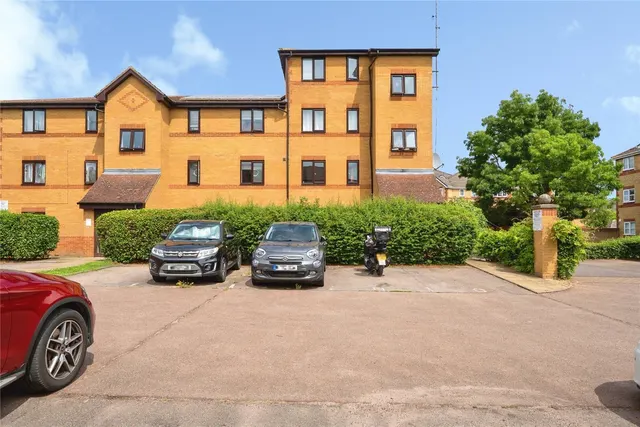1 bedroom flat, Winery Lane, Kingston upon Thames, KT1