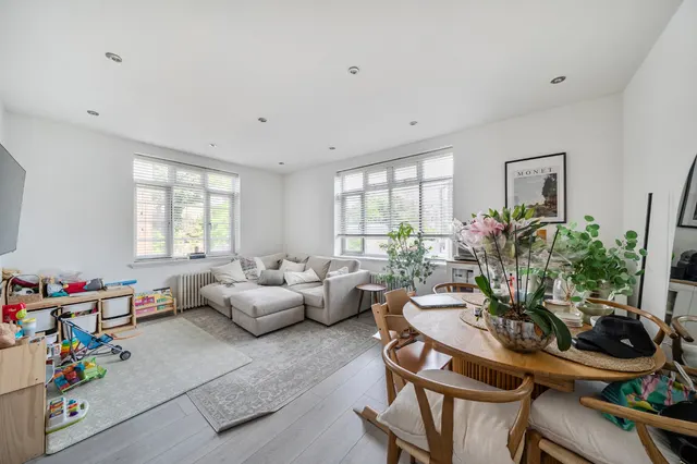 3 bedroom flat — Greville Place, London, NW6