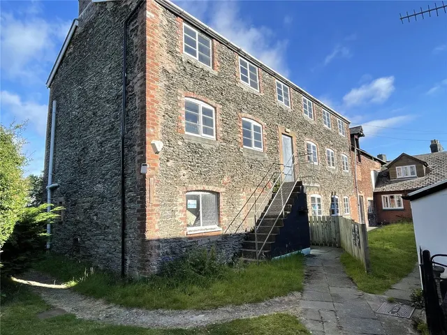 Off High Street, Llanidloes, photo 3