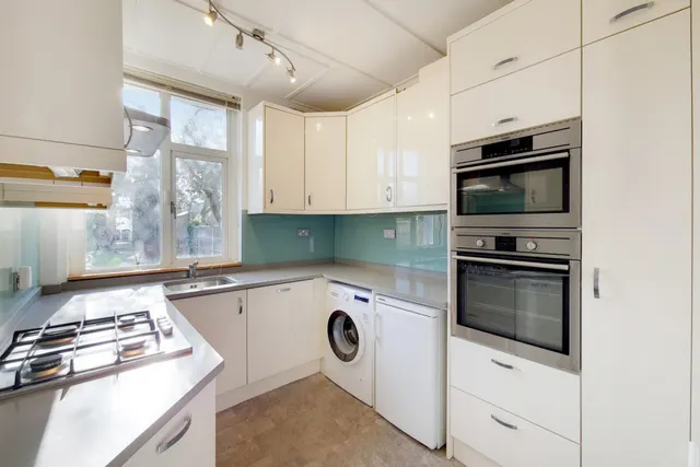 Latchmere Road, Kingston Upon Thames, KT2, photo 2