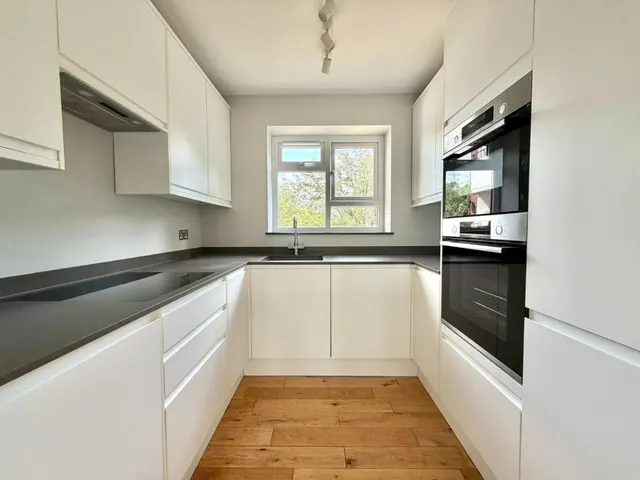 Old Ruislip Road, Northolt, UB5, photo 1