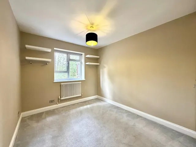 Old Ruislip Road, Northolt, UB5, photo 3