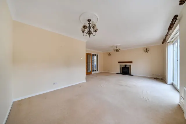 Photo 2 — Normandy Way, Bletchley, Milton Keynes, Buckinghamshire, MK3 7UN