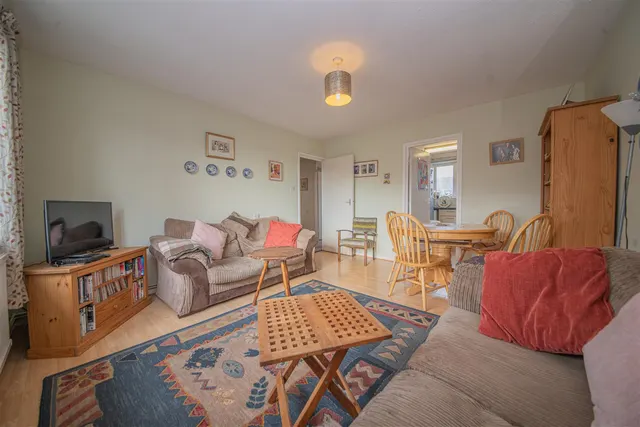 Photo 3 — Lynx Close, Bishopstoke, Eastleigh, SO50 8NY