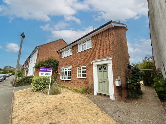 Rothschild Road, Wing LU7 0NL, photo 1