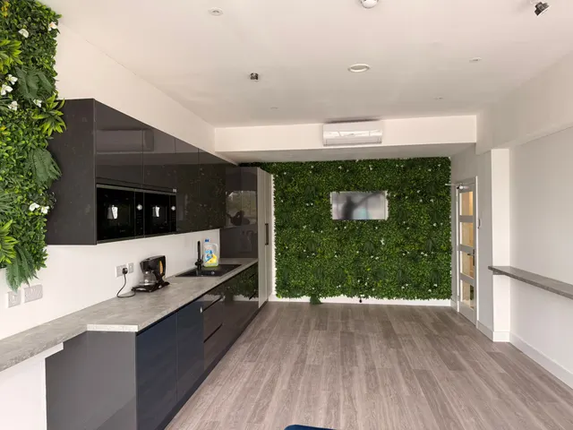 Workspaces in Borehamwood Shopping Park, Borehamwood, photo 2