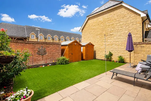 Barnwell Gardens, Priors Hall, photo 2
