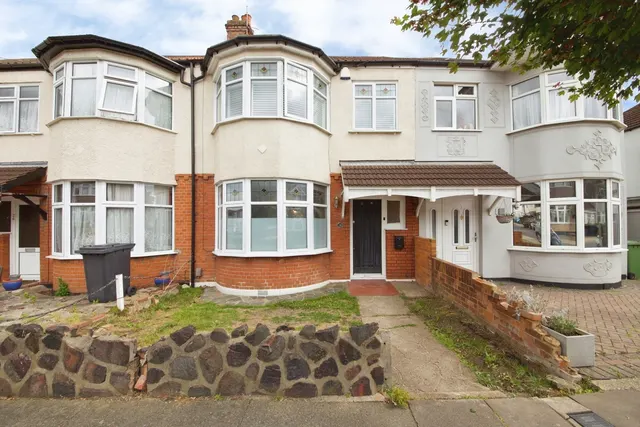 Parkside Avenue, Romford, RM1, photo 1
