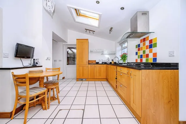 Photo 2 — Weatherby Road, Luton, Bedfordshire, LU4
