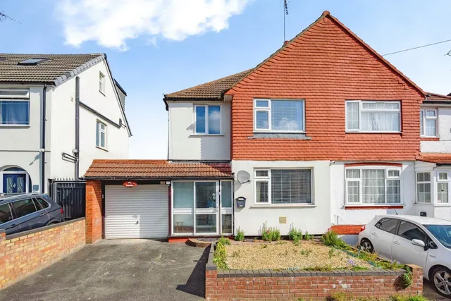 Weatherby Road, Luton, Bedfordshire, LU4, photo 1