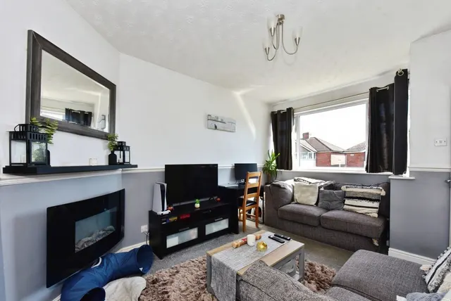 Photo 3 — Newlands Grove, Sheffield, South Yorkshire, S12