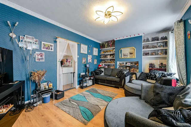 Photo 2 — 29 Romborough Way, London