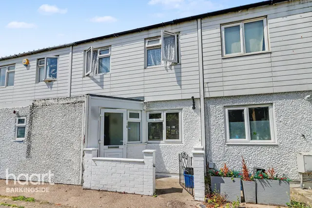Limes Avenue, Chigwell, IG7, photo 1