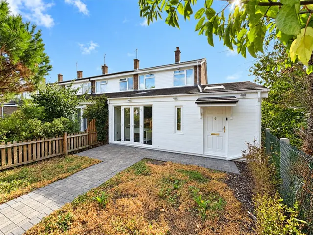 Fairview Drive, Romsey, SO51, photo 1